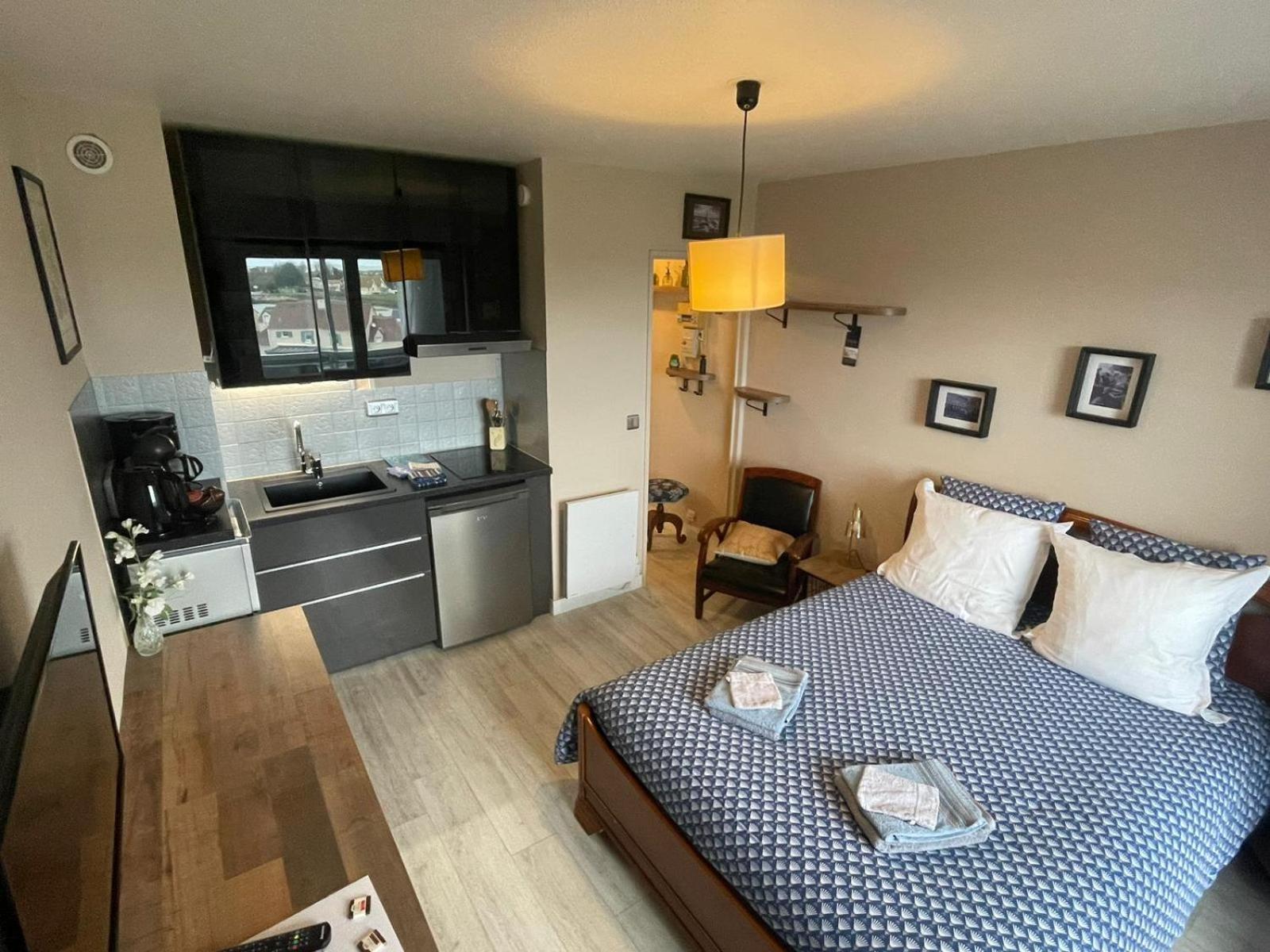 Studio 24 - Coucher De Soleil & Vue Mer Courseulles-sur-Mer Exterior foto
